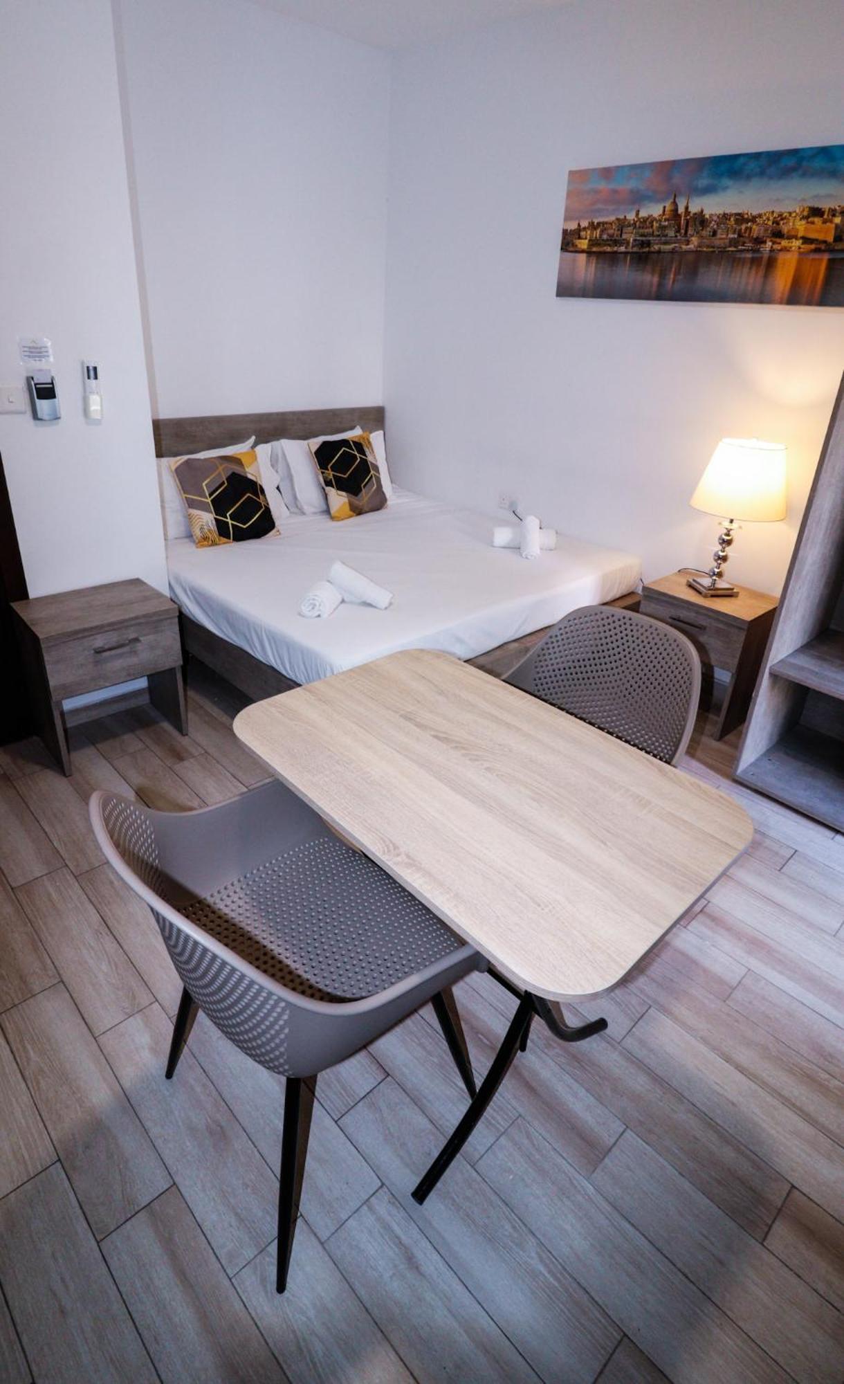 Napoli Suites Studios Aparthotel Сент Джулианс Экстерьер фото