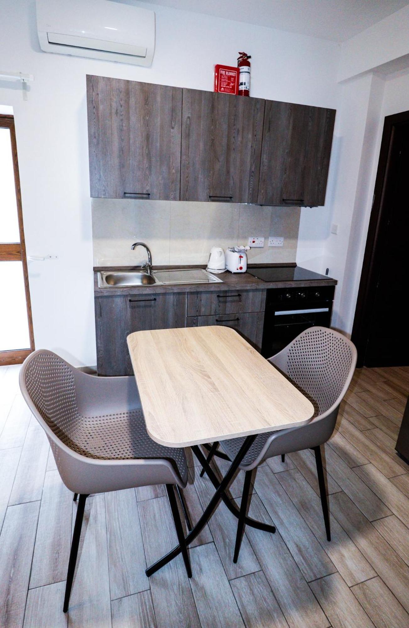 Napoli Suites Studios Aparthotel Сент Джулианс Экстерьер фото
