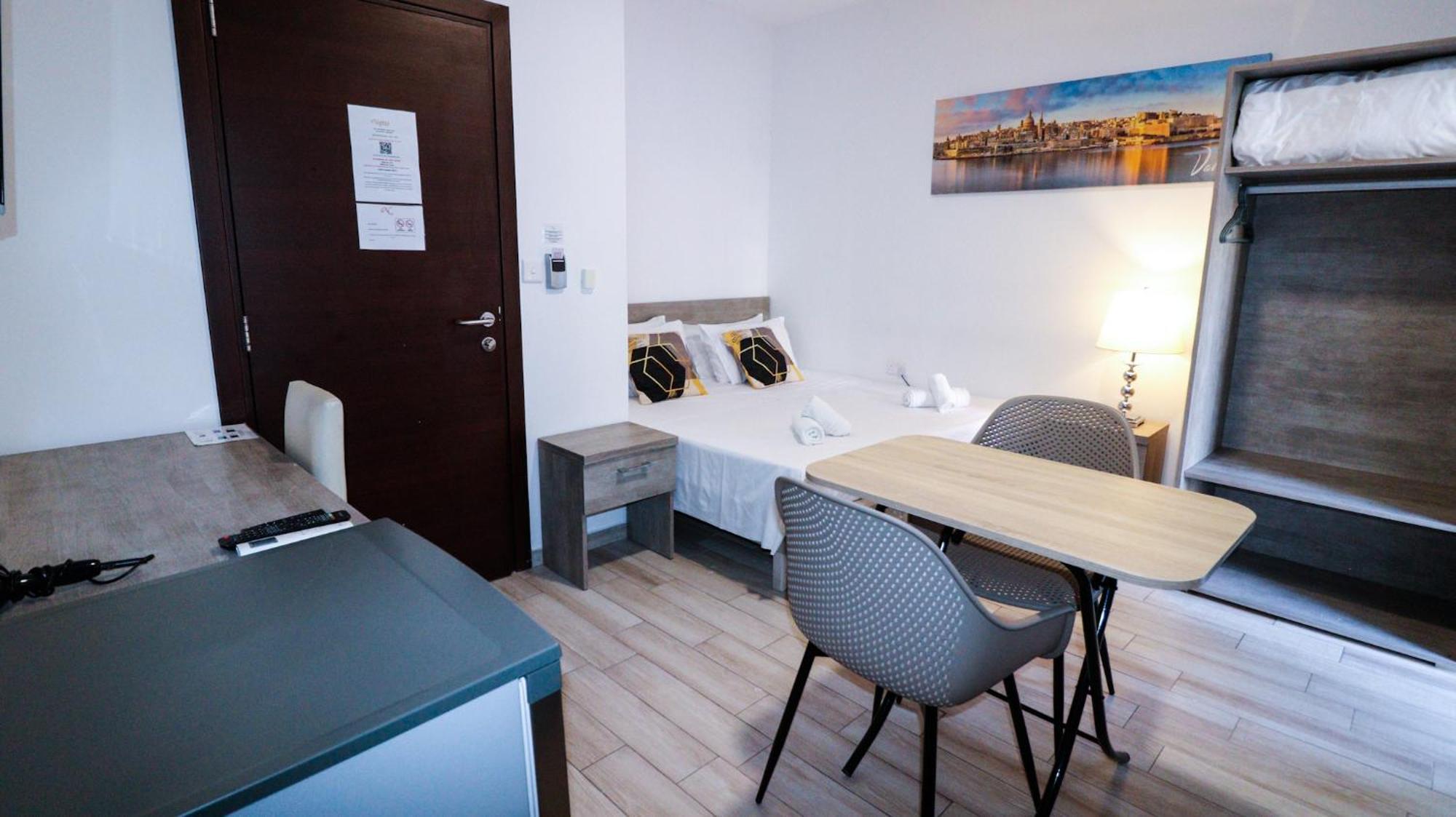Napoli Suites Studios Aparthotel Сент Джулианс Экстерьер фото