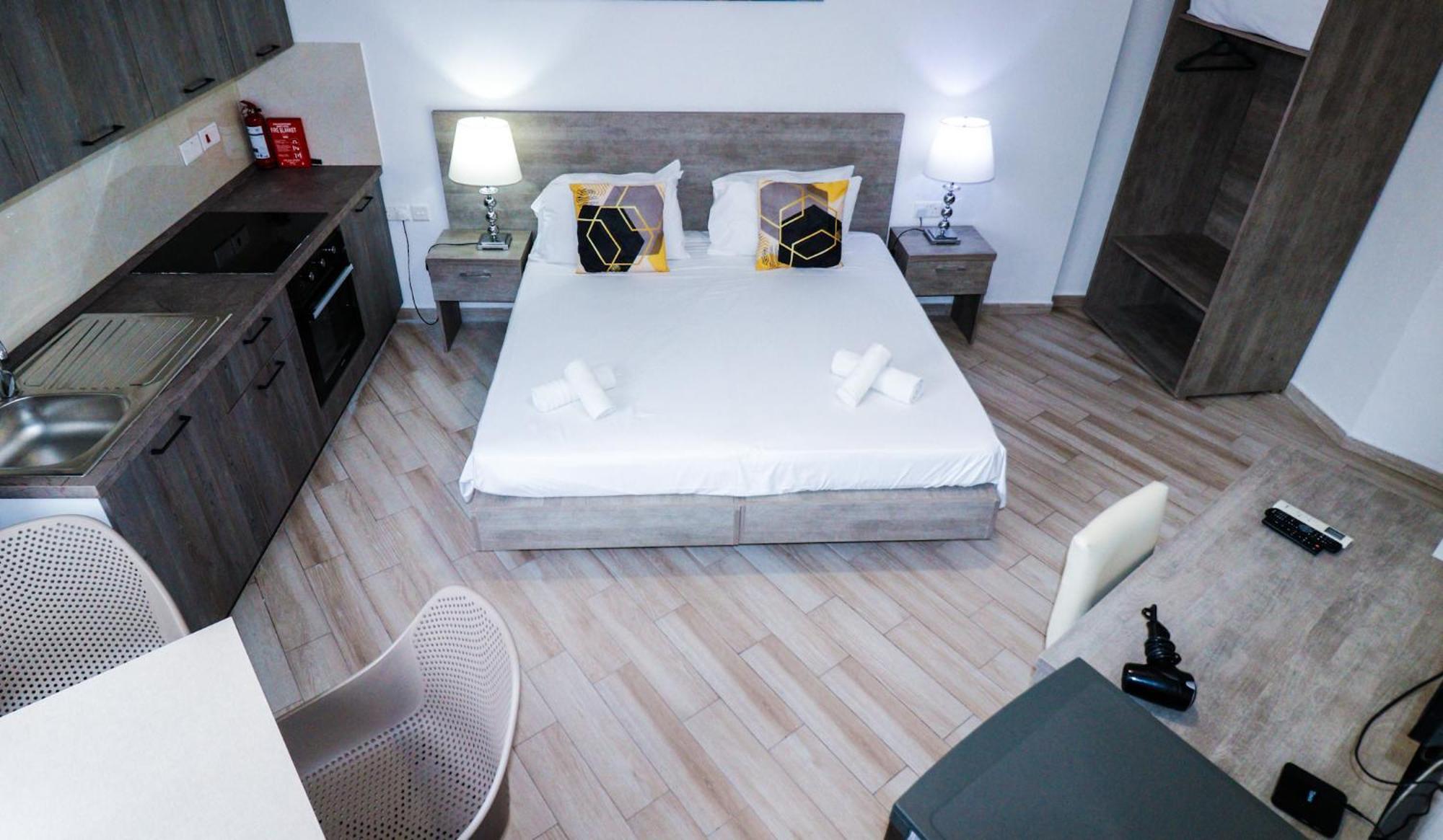 Napoli Suites Studios Aparthotel Сент Джулианс Экстерьер фото