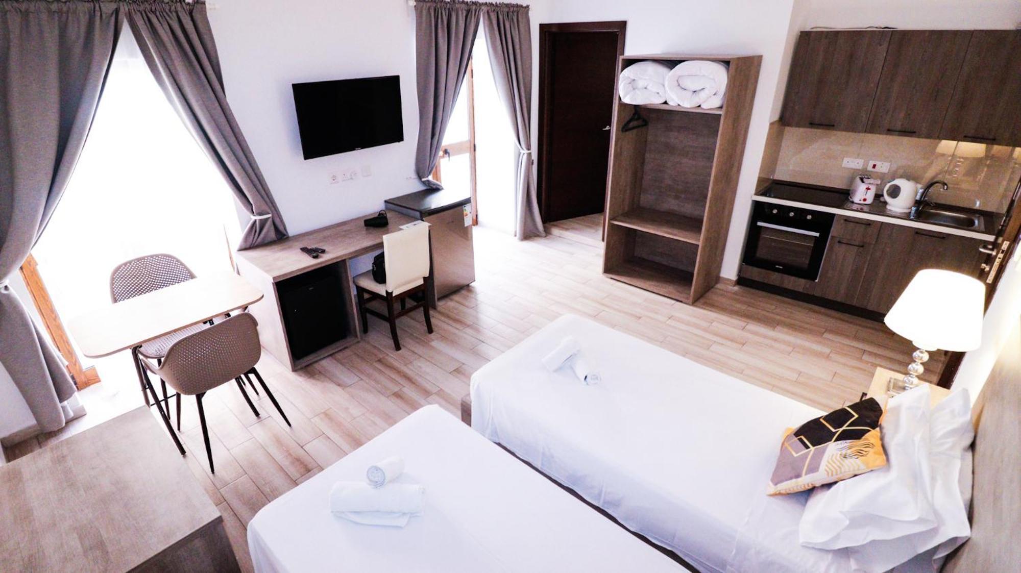 Napoli Suites Studios Aparthotel Сент Джулианс Экстерьер фото