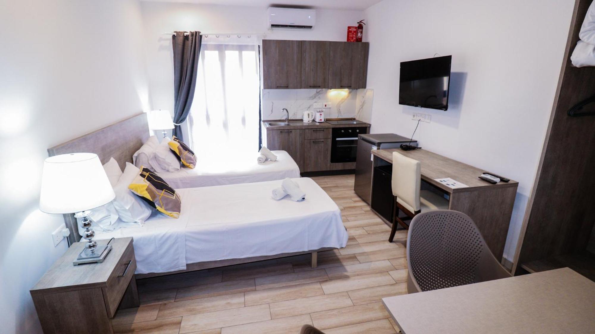 Napoli Suites Studios Aparthotel Сент Джулианс Экстерьер фото