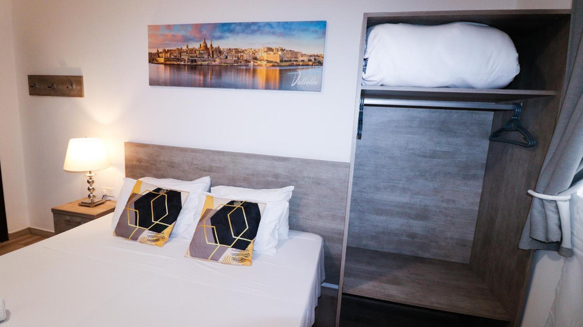 Napoli Suites Studios Aparthotel Сент Джулианс Экстерьер фото
